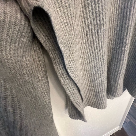 J.Crew collection side split gray cashmere crew neck sweater. Size L - Picture 5 of 11